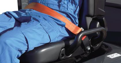 Forklift_literature link_FH50_seat belt_2_b06_kai_e_cut.eps